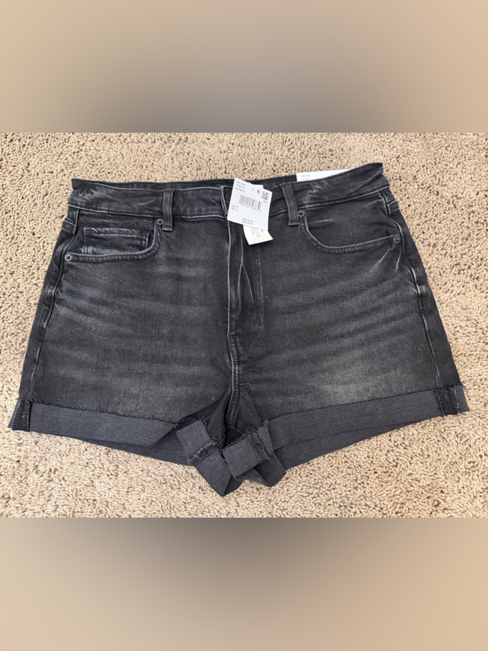 American Eagle Black “Mom Short”